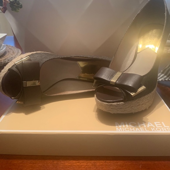 Michael Kors wedge, Excellent Condition - Picture 2 of 5